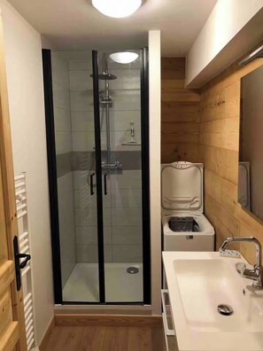 Unclassified image, 5 of 20, button - Vrbo Property (Génos)