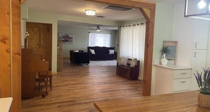 This spacious home is right off hwy 70 in Pima, perfect for your travel needs.