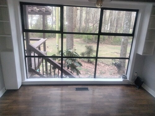 Quiet 2-bedroom house in fantastic Fairburn with cool AC.