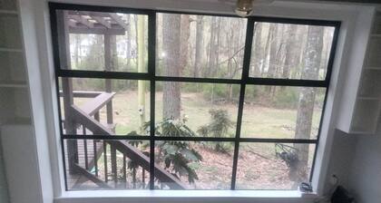 Quiet 2-bedroom house in fantastic Fairburn with cool AC.