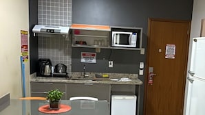 Apartment | Private kitchen - HOTEL RIVIERA PARK CALDAS NOVAS GO (Caldas Novas)