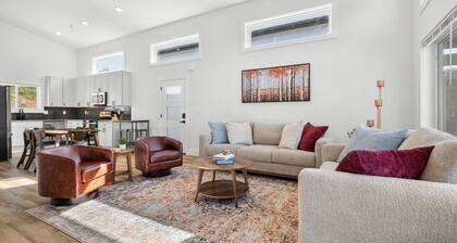 Luxury Getaway | Lake View + Fire Table