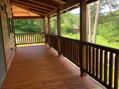 4-bedroom cabin in peaceful Richwood with discounts in September