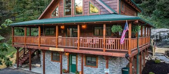 4-bedroom cabin in peaceful Richwood with discounts in September
