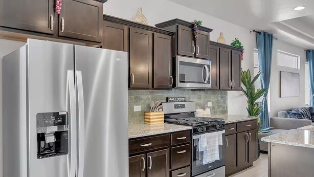 Coffee/tea maker, fridge, microwave, oven - Modern Rio Rancho - Fireplace, Private Yard (Rio Rancho)