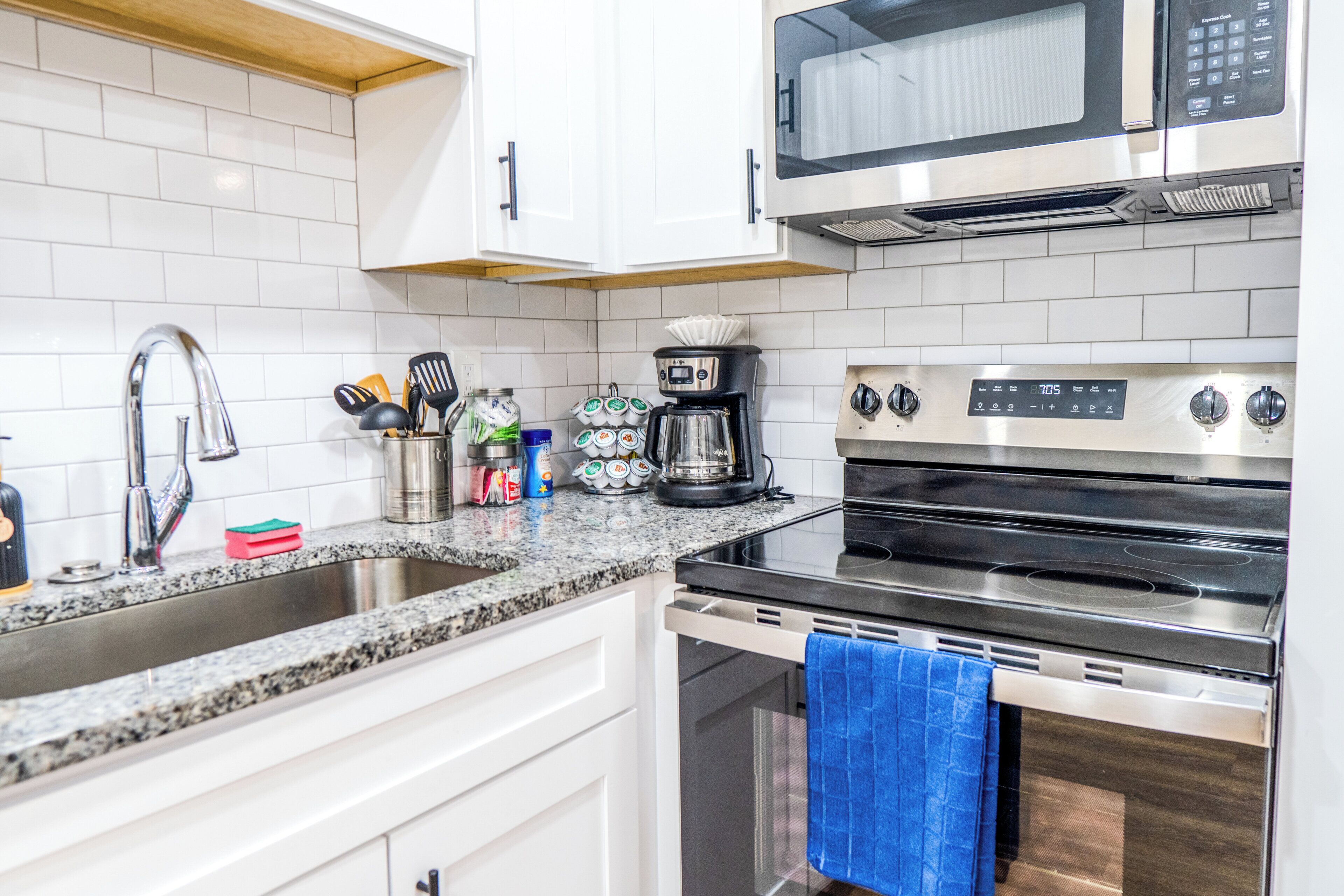 Luxury Townhome, 4 Bedrooms, Non Smoking, Private Bathroom | Private kitchen