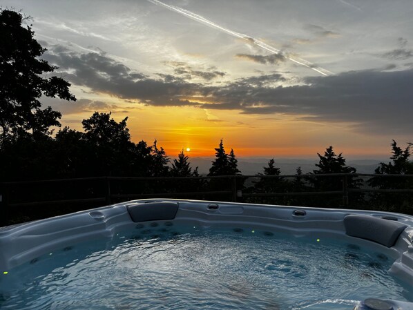 Hidromasaje con vistas al atardecer.