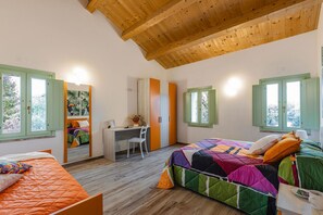 A bedroom with a bed, a desk, and a chair. There are windows with shutters. - Zena Suite in Cingoli (Cupramontana)