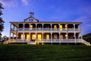 Exterior - Cozy Historic Inn Room by New River Trail (Max Meadows)