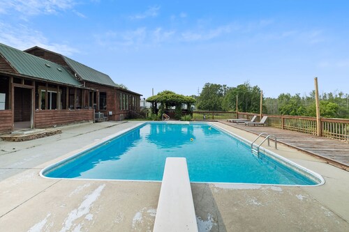 5-acre Historic Home With Pool Fishing Pond Game Room Outdoor Bar