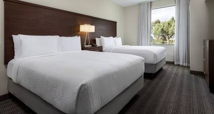 ADA Suite w/ Roll-in Shower | Free Breakfast