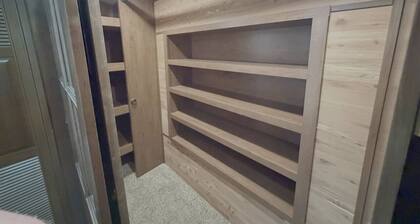 Bozeman Basecamp | Luxury RV 11 min from BZN