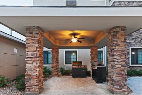 Chic 1BR Suite w/ Kitchen | Free Breakfast + Pool