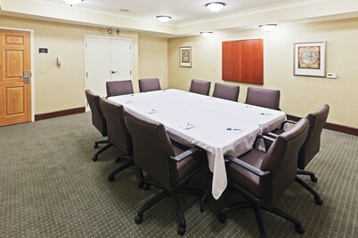 Chic 1BR Suite w/ Kitchen | Free Breakfast + Pool