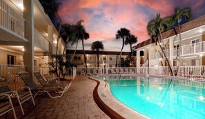 Pool - Nautilus 118 by Nautilus Vacations-Beachfront Condo, Pool, Recreation Court (Holmes Beach)
