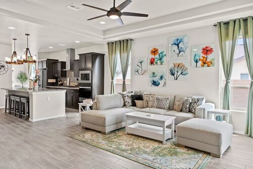 Melon Ridge Getaway/King Suite/TVs in all rooms