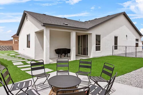 Melon Ridge Getaway/King Suite/TVs in all rooms