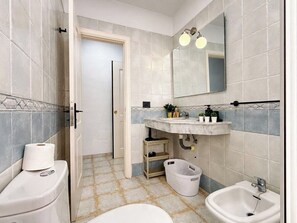 Bathroom - Apartment with terrace & views in Adeje (Torviscas Alto)