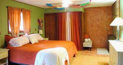 4-bedroom house near Ithaca & Cornell: air conditioning, hot tub and laundry.