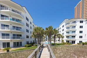 Short walk back from the beach - Read  the Reviews!Right on the Beach with East and West Views! Cannot get any closer to the Water! (Orange Beach)