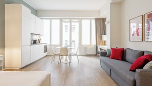 A modern apartment with a kitchen, dining area, and living room. - Pirandello 3 - Studio Apartment, Sleeps 4 (Milano)