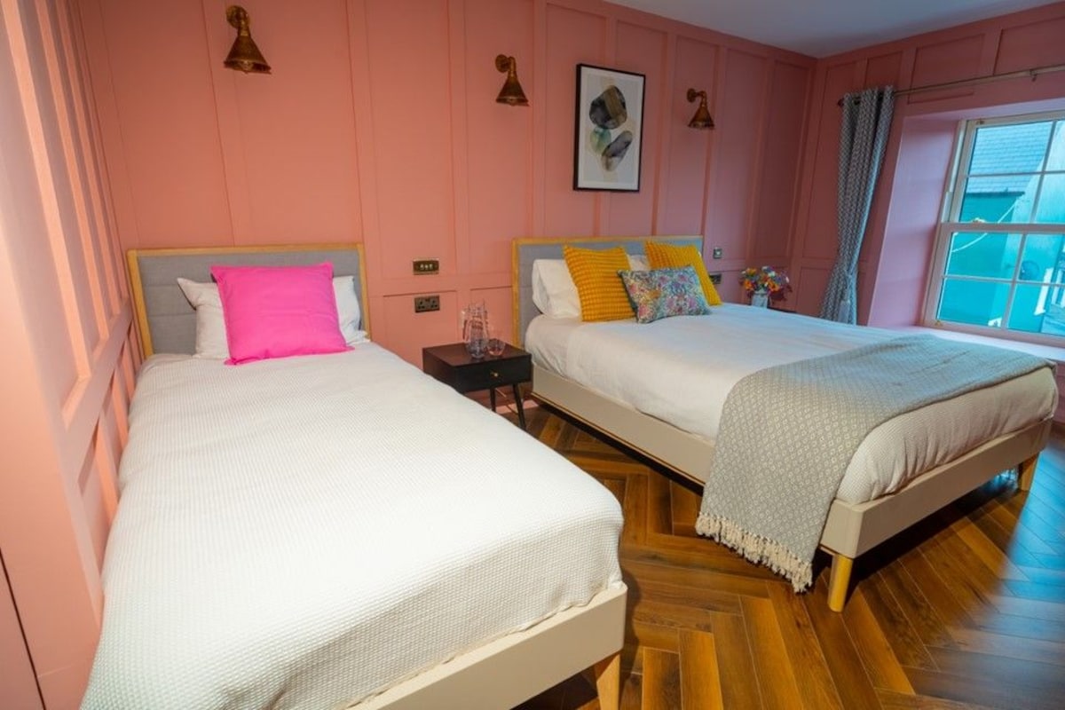 Standard Triple Room | Desk, laptop workspace, WiFi (free)