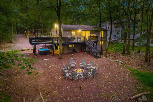 A cabin with a deck, outdoor seating, and a fire pit. - Honky Tonk Karaoke! Hot Tub - Sauna - 5 min wlk 2 lake (Lake Harmony)