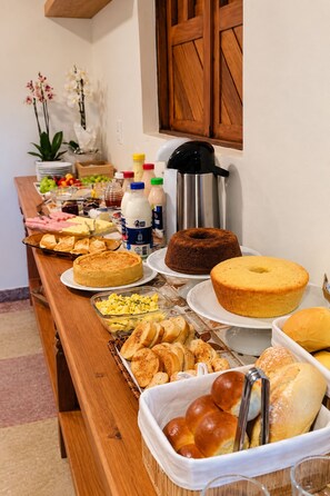 Breakfast buffet - A Flor - Pousada (Garanhuns)