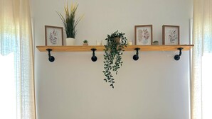 A neatly made bed with a dark green pillow, a bedside table with a lamp, and a tray with candles. - Beautiful Park Side Apartment (Steinbach)