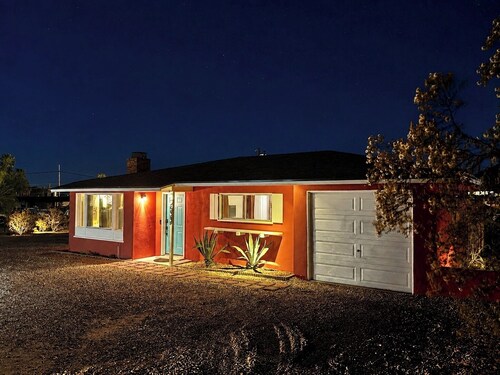 The Coral Casita • 9 Minutes to Joshua Tree NP •AC •Private Desert Escape