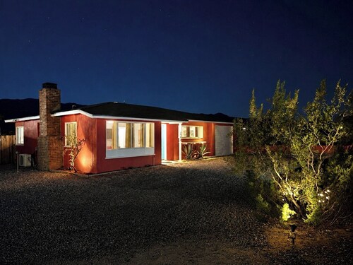The Coral Casita • 9 Minutes to Joshua Tree NP •AC •Private Desert Escape