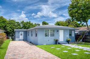 A single-story house with a brick pathway leading to the front door. - Spacious 3BR Hollywood Home, Backyard & BBQ, Close to Beach & Hard Rock (Hollywood)
