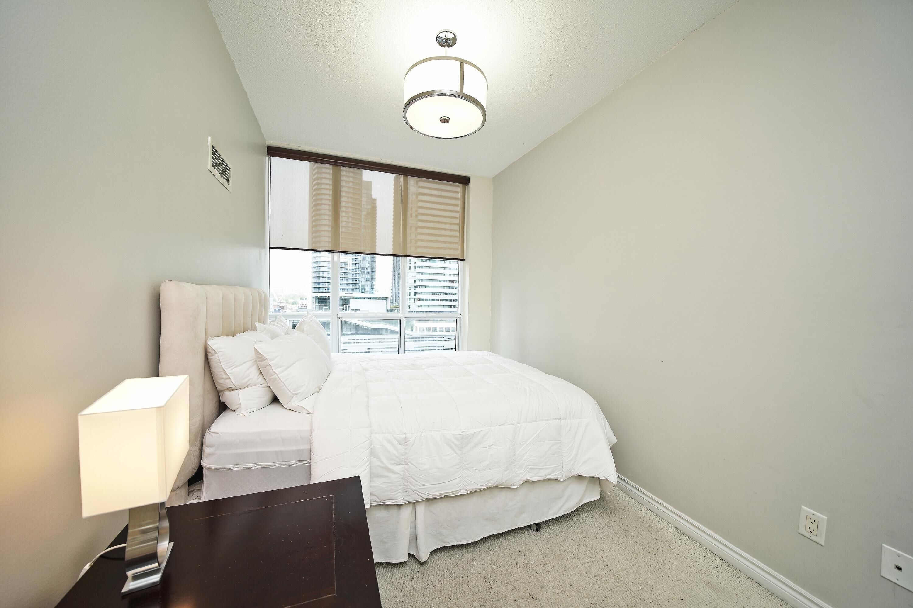 Suite | Iron/ironing board, WiFi (free), bed sheets
