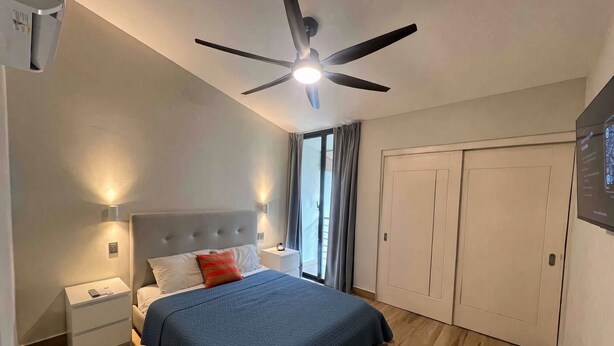 Apartemen Klasik, balkon, pemandangan kota | Tempat makan
