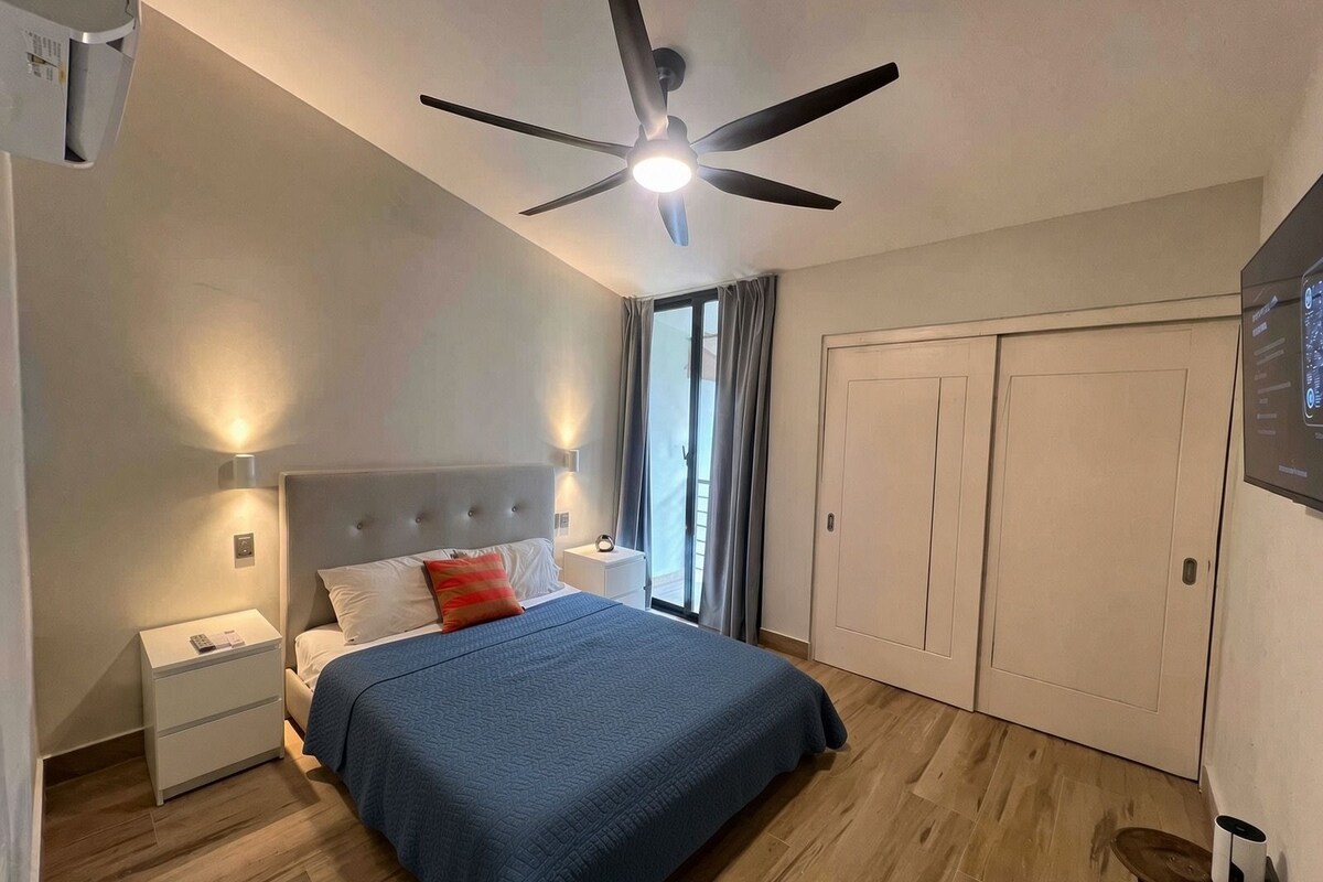 Apartament clàssic, balcó, vistes a la ciutat | Servei de restauració