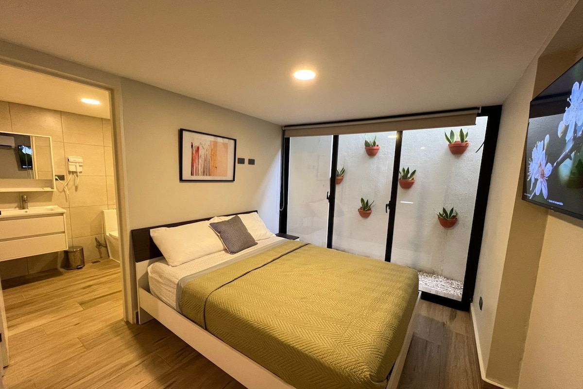 Cortinas blackout, tabla de planchar con plancha y wifi gratis 