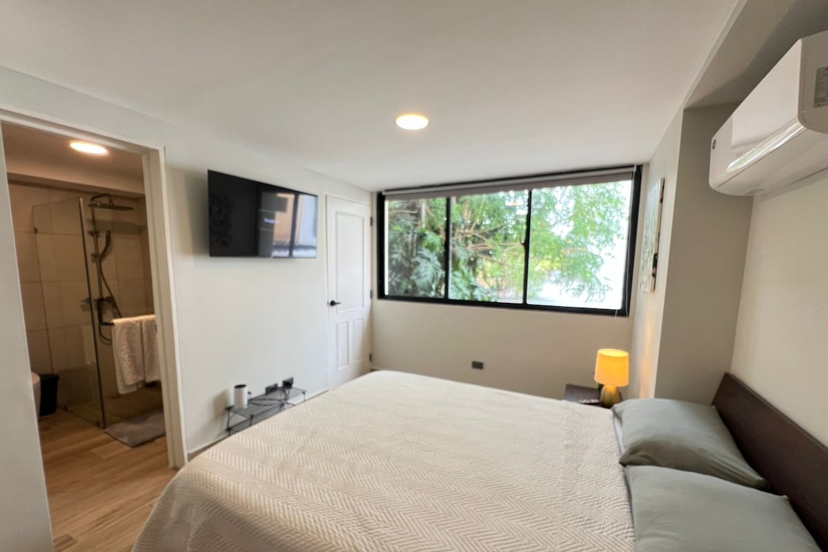 Cortinas blackout, tabla de planchar con plancha y wifi gratis 