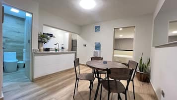 Appartement Classique, vue ville | Restauration