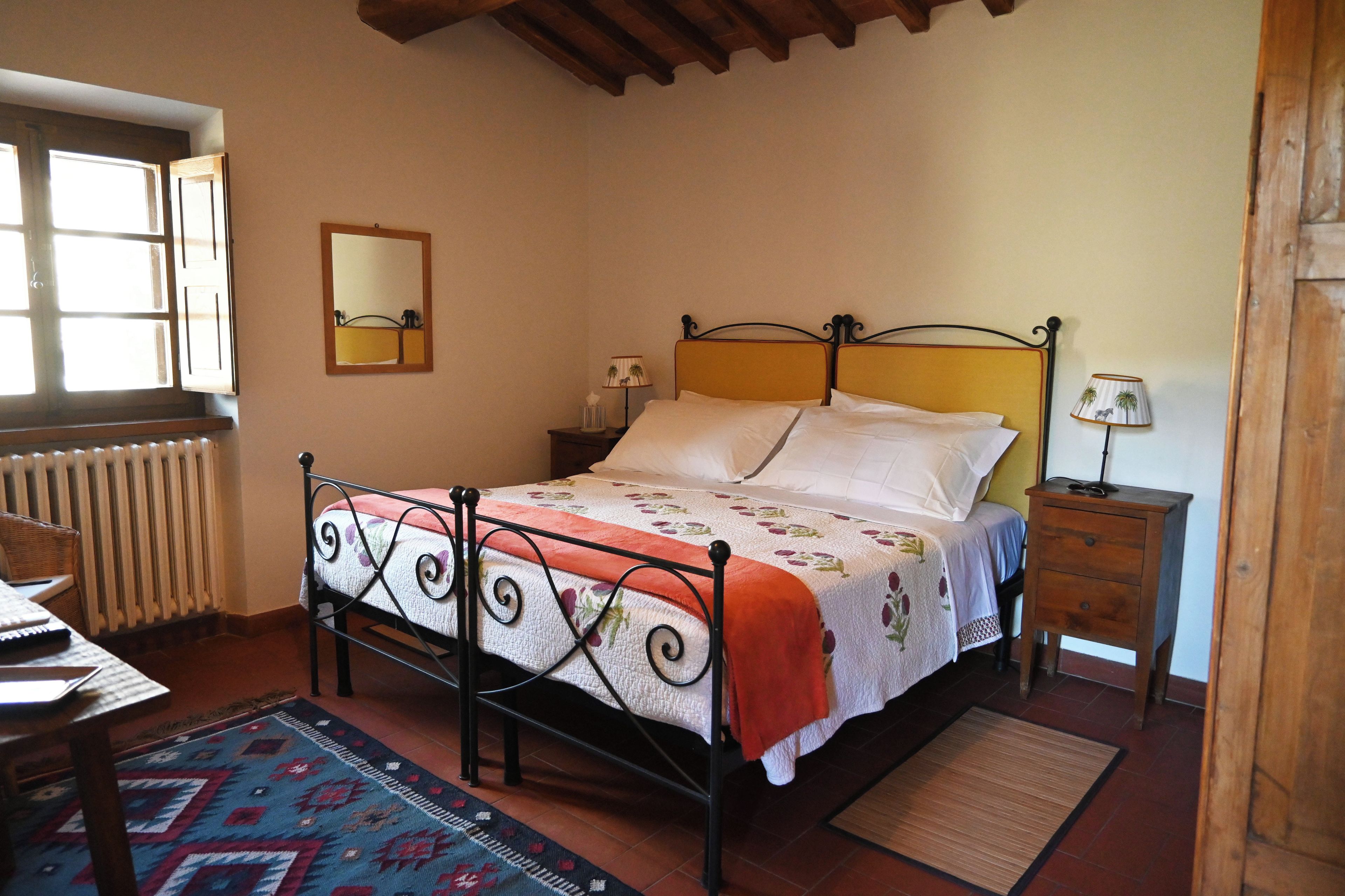 6 bedrooms, iron/ironing board, WiFi, bed sheets