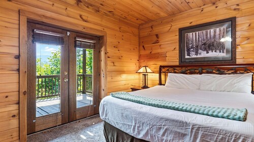 Dreaming Bear Cabin by Avantstay Hot Tub + Pool Table + Cards Table Mountain + Golf Views