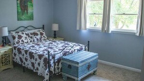 Room - Mt. Vernon Family Farmhouse Stay with Game Room & Outdoor Space (Mount Vernon)