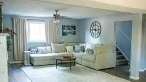 Living area - Mt. Vernon Family Farmhouse Stay with Game Room & Outdoor Space (Mount Vernon)