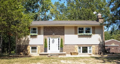 Mount Vernon IL Large Family Farmhouse with Game Room, Silo Gazebo, & Pond