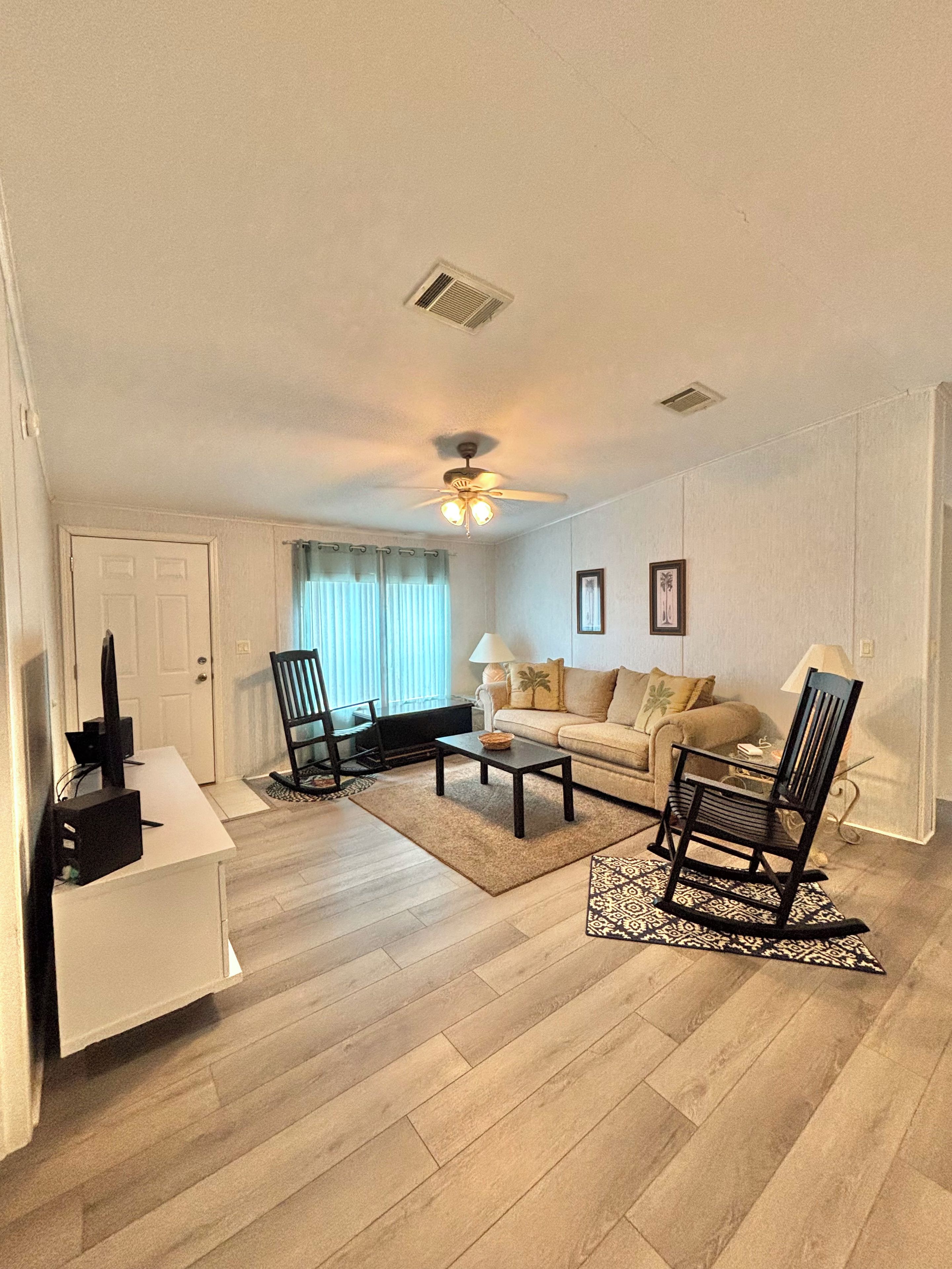 3/2 Mh On 1.5 Ac With Fenced Pasture, Barn, & 900sq Screened Porch.near Trails - Florida