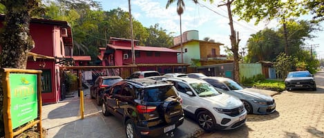 Estacionamiento gratis, valet parking gratis