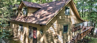 Sunny Point Lake Wallenpaupack Lakefront with private dock - 4 bedroom sleeps 9
