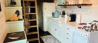 Casco Tiny house, and HOT TUB!
