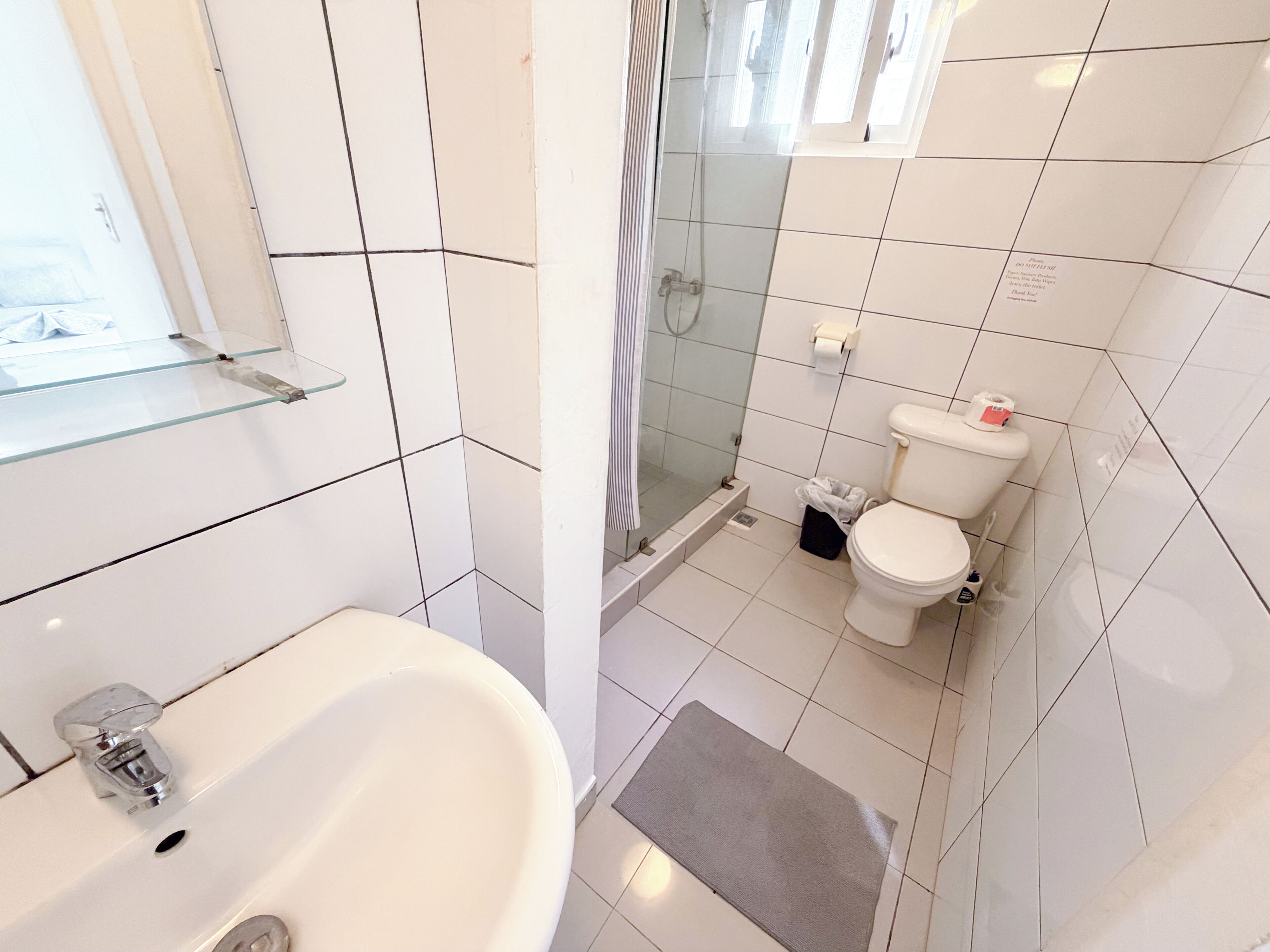 Superior Studio Suite, Pool View | Bathroom