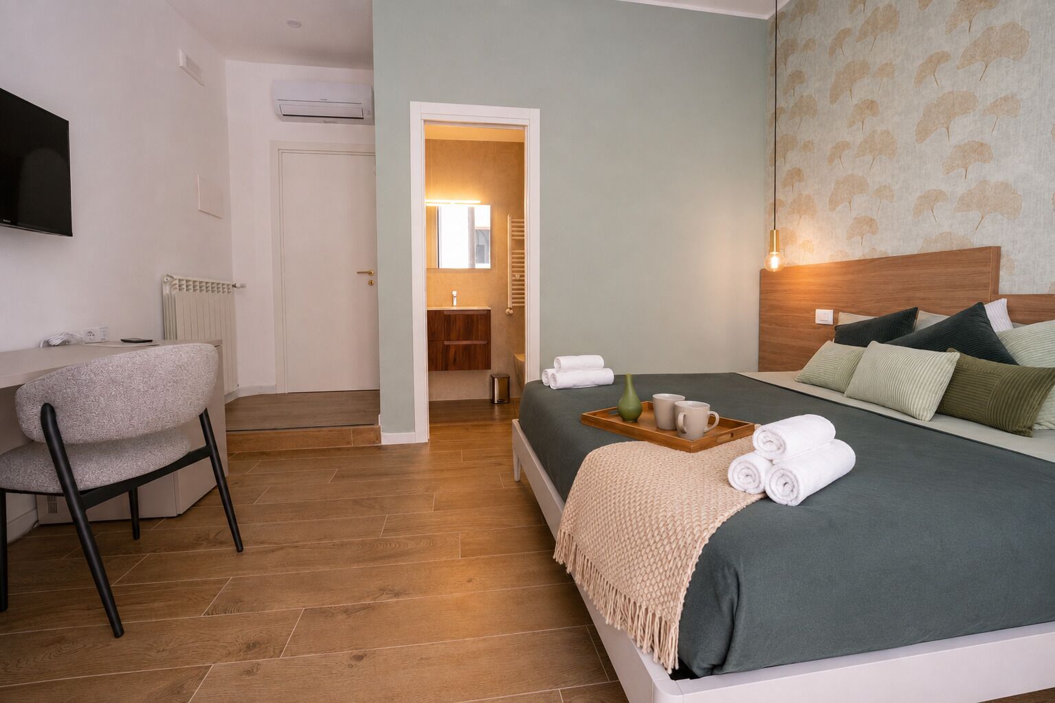 Comfort Double Room | In-room safe, blackout drapes, WiFi (free)