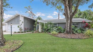 Unclassified image, 3 of 30, button - Spacious 4-bedroom house 10 mins drive to Bradenton beach with pool (Bradenton)